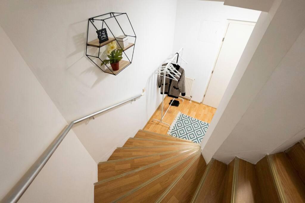 Stylish 2 Floor Penthouse • 15 Min To City Center Vienna Luaran gambar