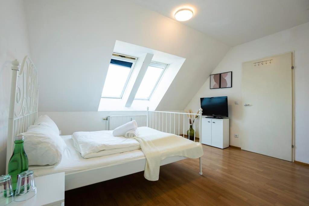 Stylish 2 Floor Penthouse • 15 Min To City Center Vienna Luaran gambar