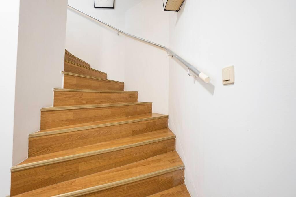 Stylish 2 Floor Penthouse • 15 Min To City Center Vienna Luaran gambar